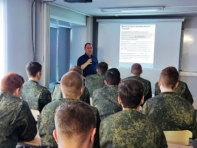 Ведущий специалист КЦПИТ ЯрГУ провел лекцию для курсантов военного учебного центра ЯГТУ