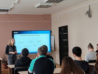 Ведущий специалист КЦПИТ ЯрГУ Ольга Рудкина провела лекцию о кибербезопасности для студентов Ярославского торгово-экономического колледжа