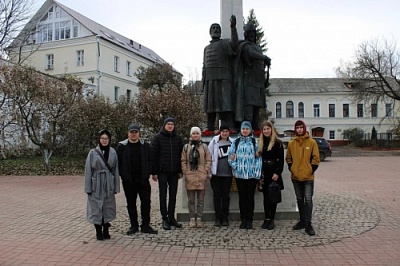 В День народного единства преподаватели исторического факультета ЯрГУ провели экскурсию по Ярославлю