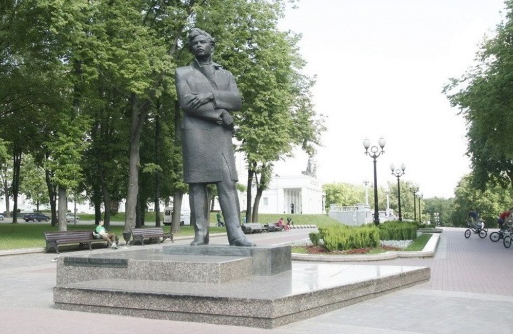 Памятник в Минске.jpg