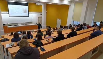 Ведущий специалист КЦПИТ ЯрГУ Иван Моднов провел просветительскую лекцию для студентов четвертого курса математического факультета