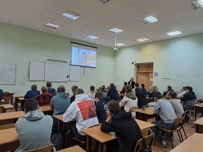 Студентам физического факультета ЯрГУ рассказали о типичных алгоритмах поведения при террористической угрозе