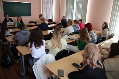 Координационный центр ЯрГУ организовал на историческом факультете показ документального фильма «Россия сильна людьми»