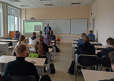 Ведущий специалист ЯрГУ Иван Моднов встретился с первокурсниками факультета информатики и вычислительной техники
